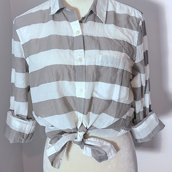 BANANA REPUBLIC SZ M SOFT WASH LONG SLEEVE COTTON BUTTON FRONT GRAY WHITE STRIPE - Picture 2 of 7